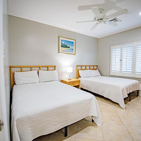 Seven Mile Beach Resort George Town Exterior foto